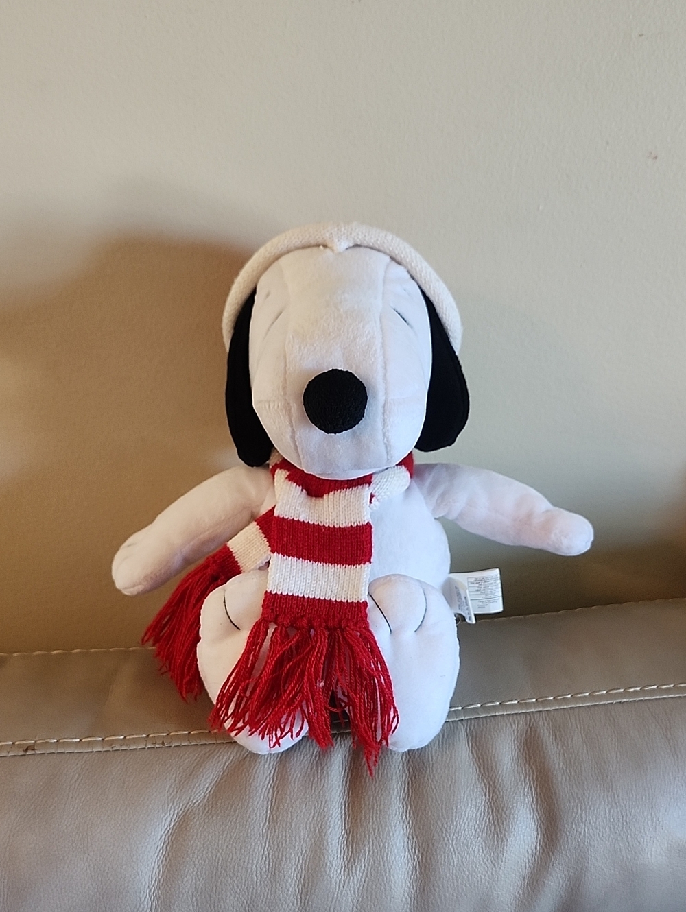 Plush White Snoopy-with Red Scarf And Hat Read